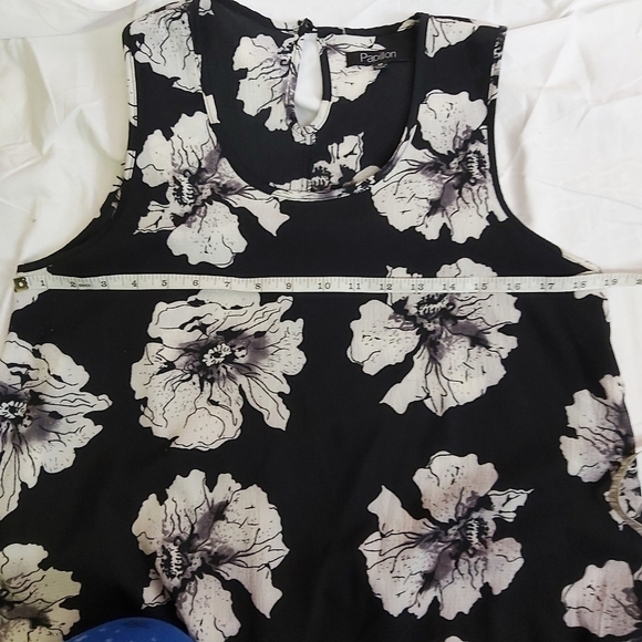 Papillon Floral High Low Hem Tunic - Picture 9 of 10